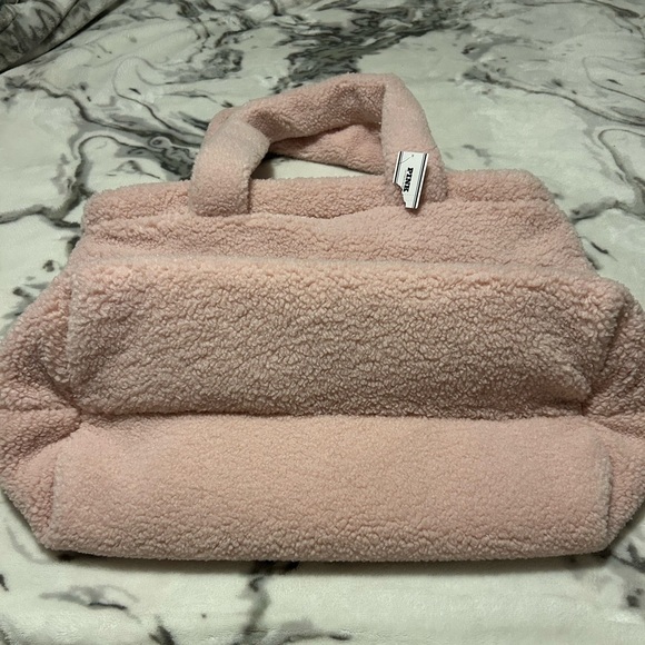 BNWT Victoria’s Secret PINK plush tote - Picture 3 of 6